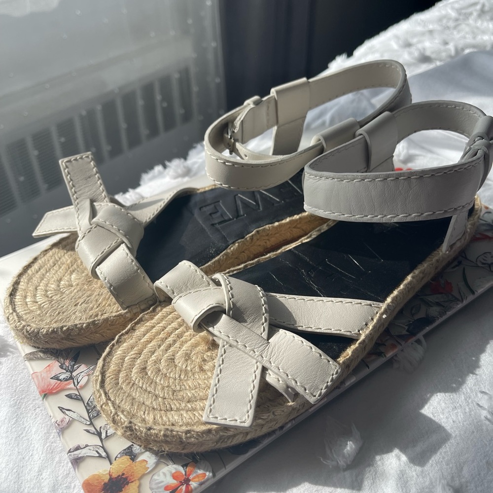 Loewe Gate Sandals 39 🤍